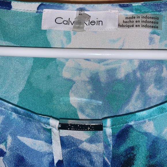 NWOT! Calvin Klein Floral Blouse - Picture 4 of 10